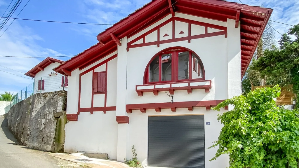 Maison basque rénovée avec vue montagne à Saint-Étienne-de-Baïgorry