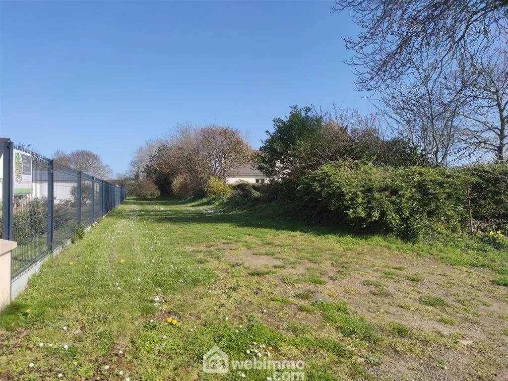 Terrain à bâtir de 3572 m² à Trédrez-Locquémeau, proche mer 