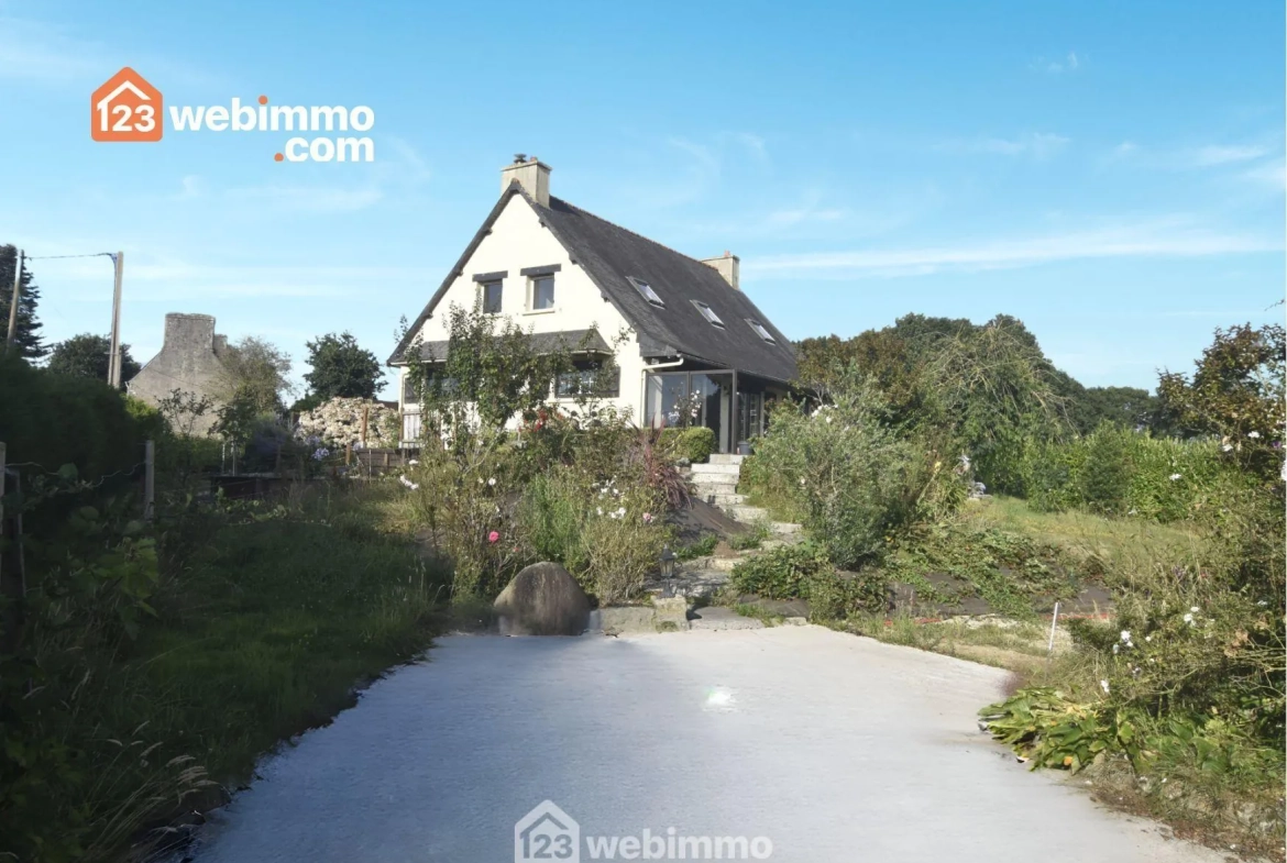 Maison moderne avec piscine et grand jardin à Plouaret - 132m² 