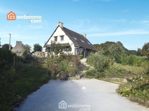 Maison moderne avec piscine et grand jardin à Plouaret - 132m²