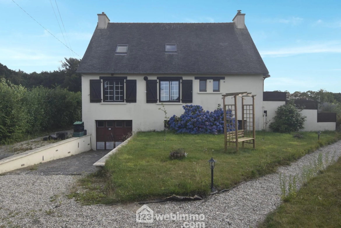 Maison moderne avec piscine et grand jardin à Plouaret - 132m² 