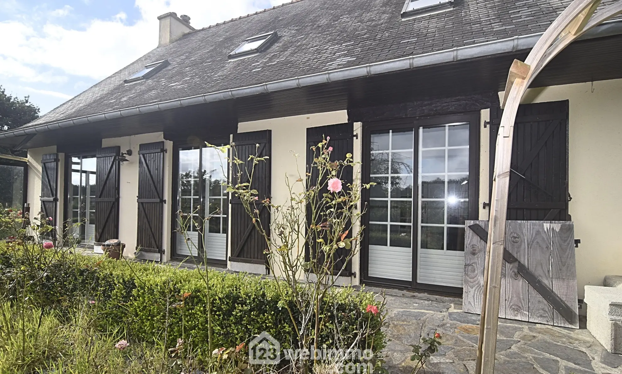 Maison moderne avec piscine et grand jardin à Plouaret - 132m² 