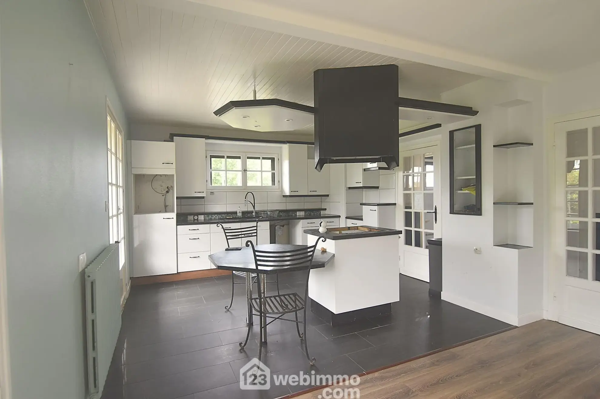 Maison moderne avec piscine et grand jardin à Plouaret - 132m² 