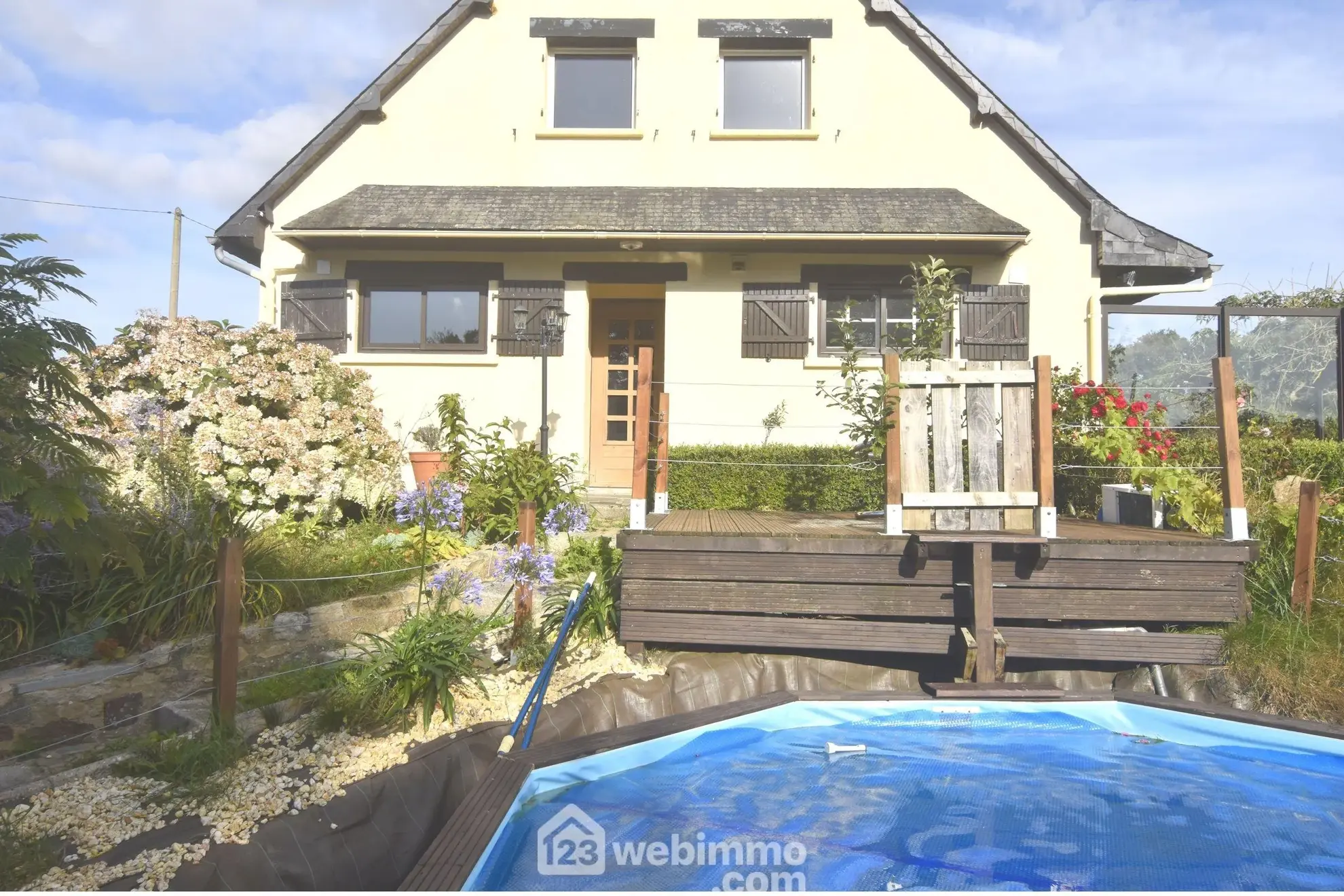 Maison moderne avec piscine et grand jardin à Plouaret - 132m² 