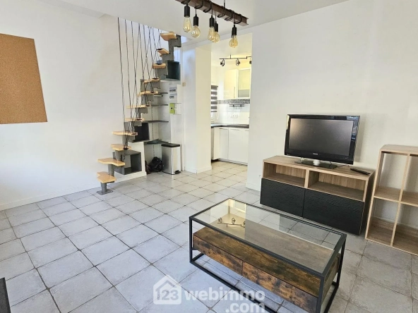 Maison de ville rénovée de 45 m² à Écharcon – Idéale pour vivre paisiblement