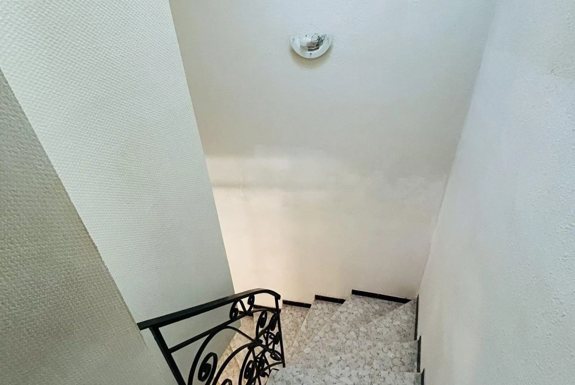 Maison de village à Estagel avec garage, 4 chambres, prix réduit 