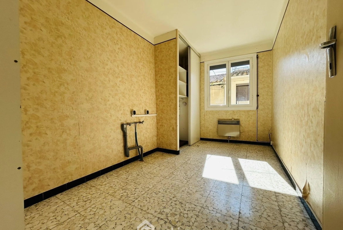 Maison de village à Estagel avec garage, 4 chambres, prix réduit 