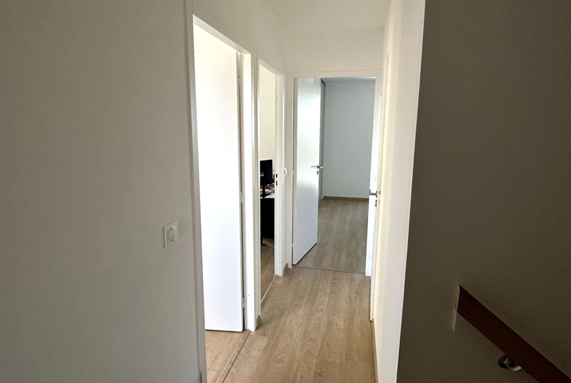 Maison récente à Bonson avec 4 chambres, terrasse et faibles dépenses énergétiques 
