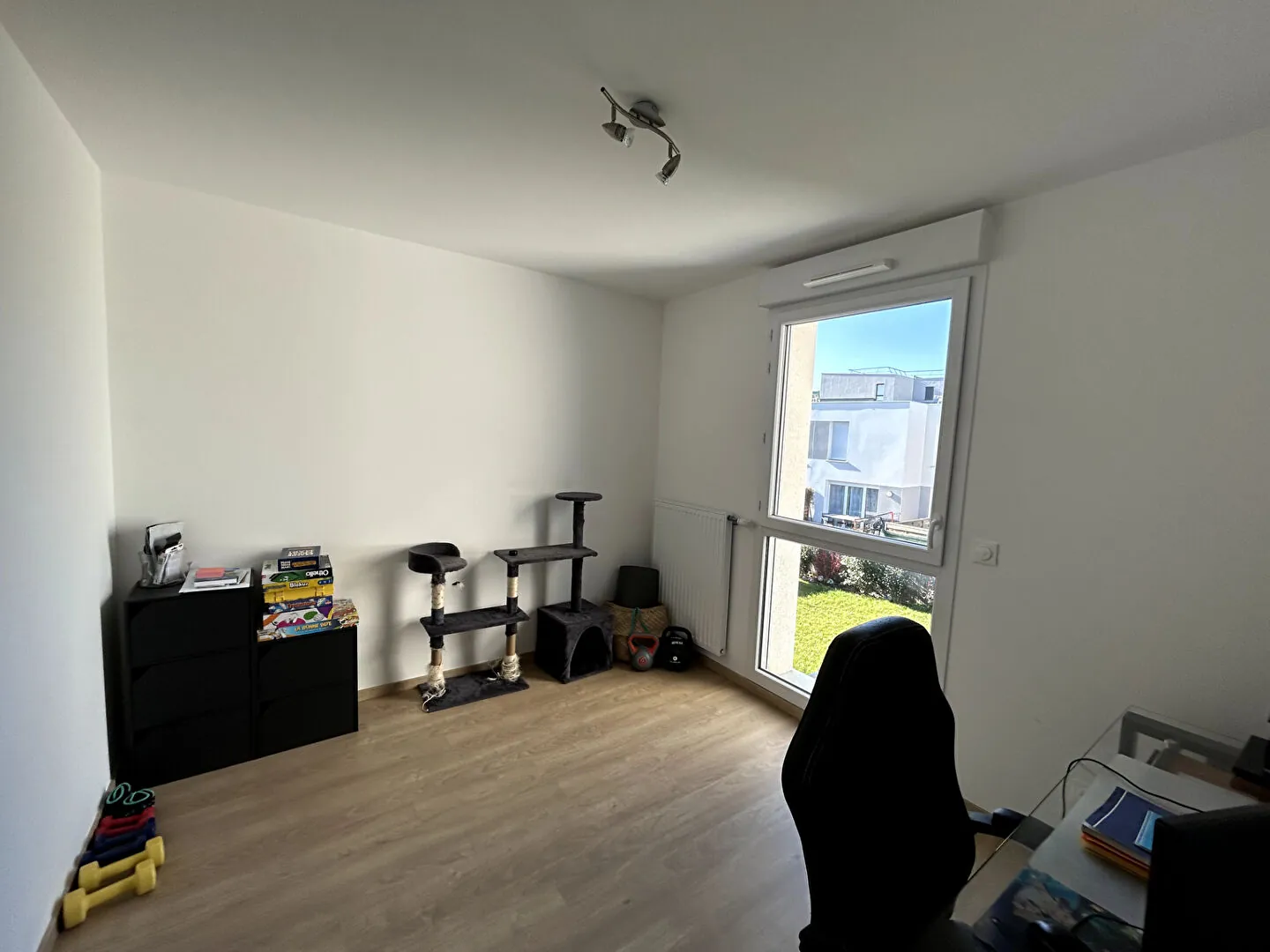 Maison récente à Bonson avec 4 chambres, terrasse et faibles dépenses énergétiques 