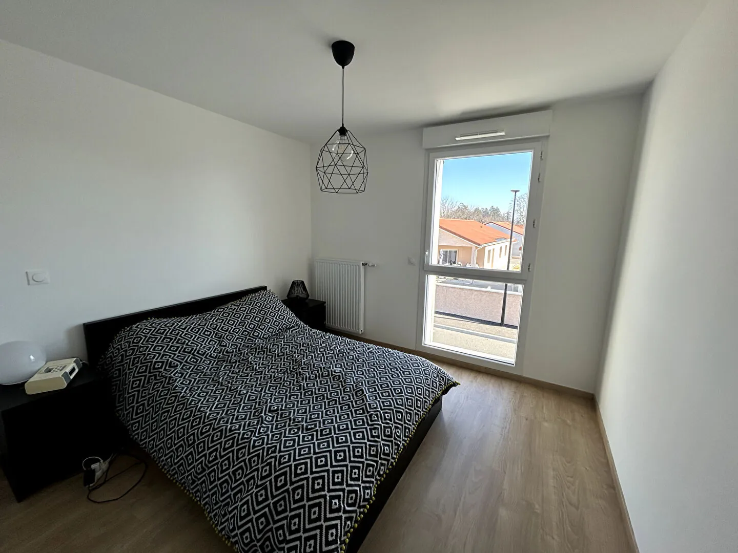 Maison récente à Bonson avec 4 chambres, terrasse et faibles dépenses énergétiques 