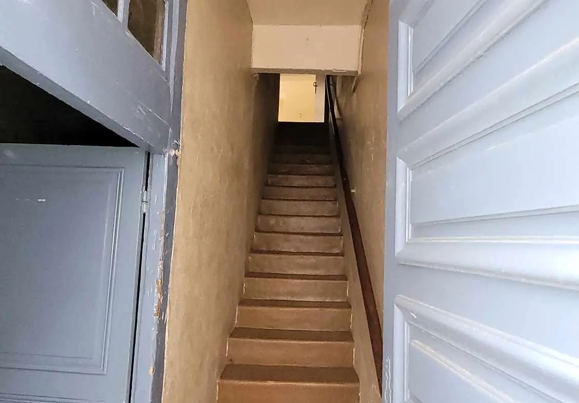 Maison de ville à vendre à Marcigny avec garage et potentiel d'aménagement 