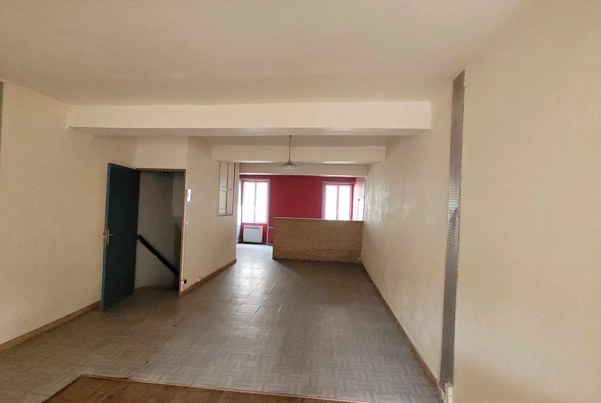 Maison de ville à vendre à Marcigny avec garage et potentiel d'aménagement 