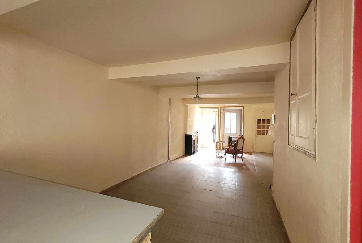 Maison de ville à vendre à Marcigny avec garage et potentiel d'aménagement 