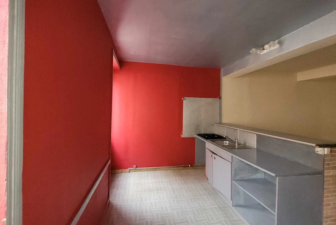 Maison de ville à vendre à Marcigny avec garage et potentiel d'aménagement 