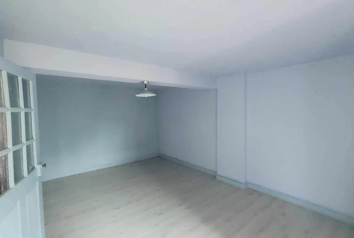 Maison de ville à vendre à Marcigny avec garage et potentiel d'aménagement 