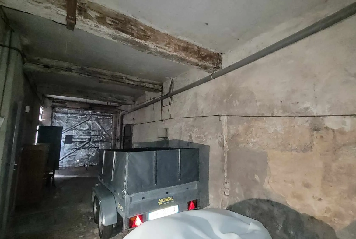 Maison de ville à vendre à Marcigny avec garage et potentiel d'aménagement 