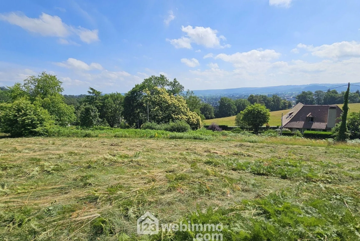 Terrain constructible de 1600 m² à Nay avec vue dégagée 