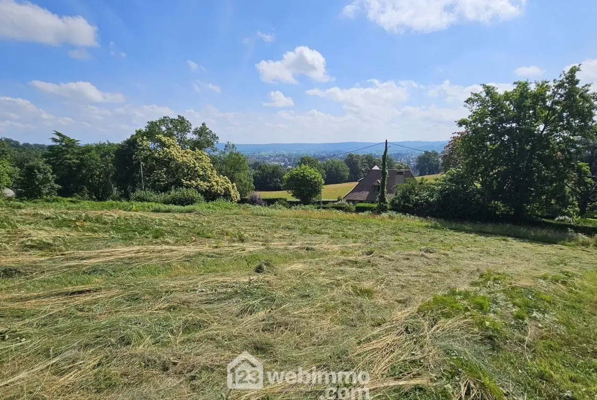 Terrain constructible de 1600 m² à Nay avec vue dégagée 