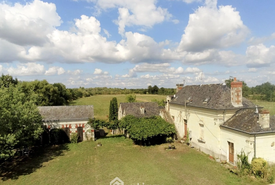 Charmante maison en tuffeau à Longué-Jumelles avec grand terrain 