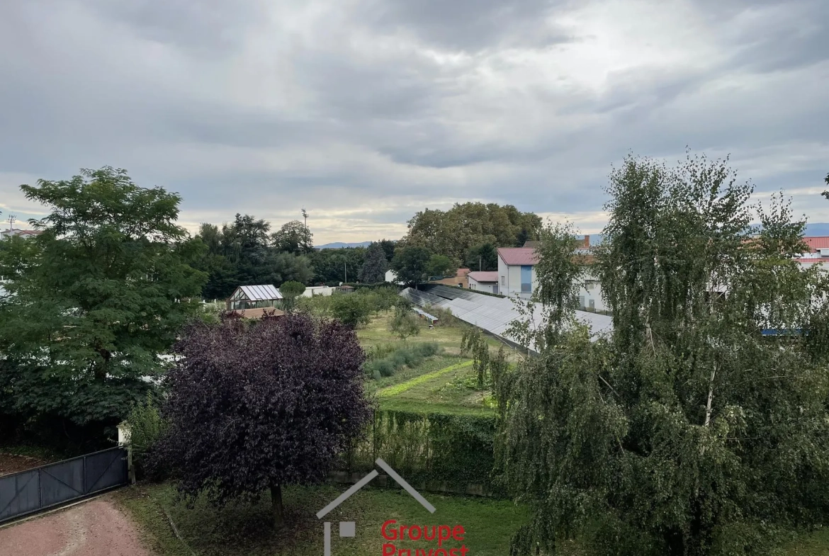 Appartement de 81 m² avec 3 chambres proche du centre-ville de Roanne 