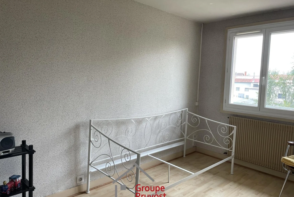 Appartement de 81 m² avec 3 chambres proche du centre-ville de Roanne 