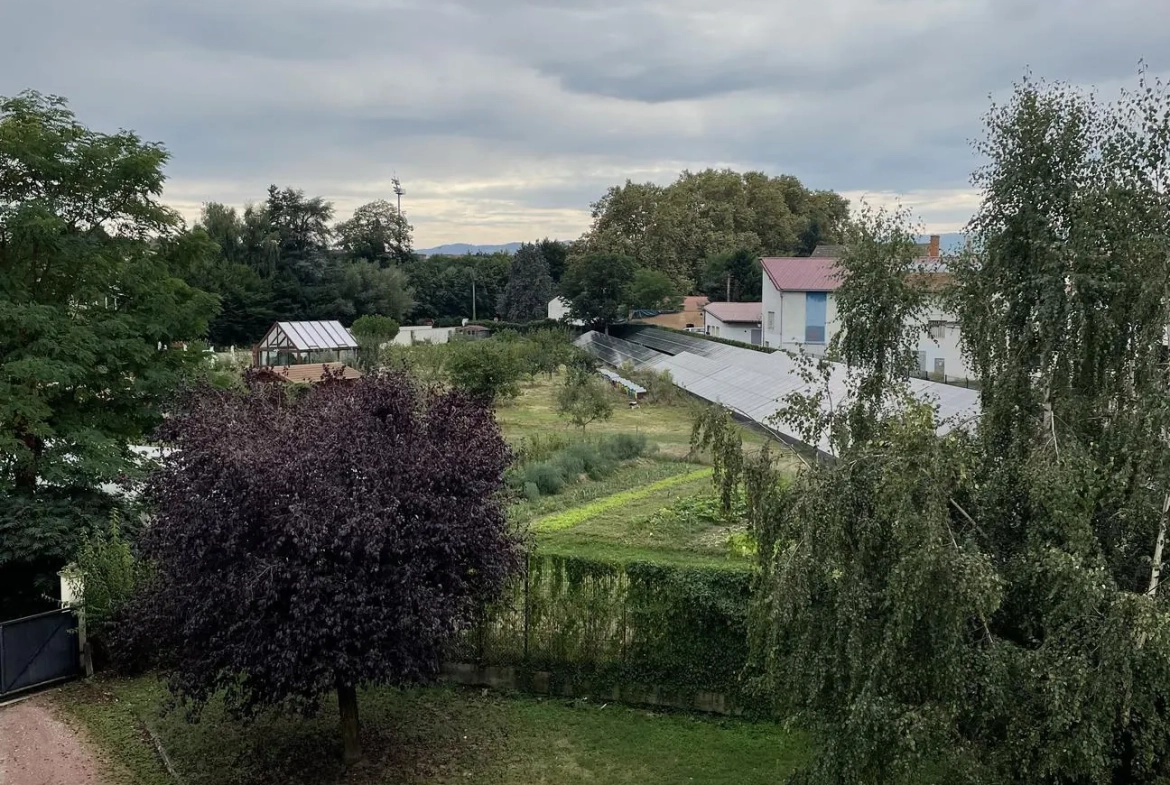 Appartement de 81 m² avec 3 chambres proche du centre-ville de Roanne 