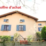 Charmante maison en pierre avec cour et grands volumes à Cluny