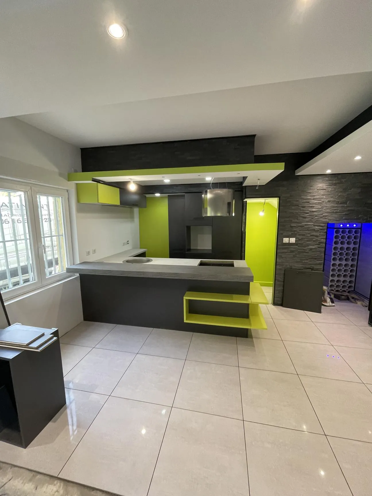 Appartement rénové à Dogneville - 1 chambre, parking, idéalement situé 