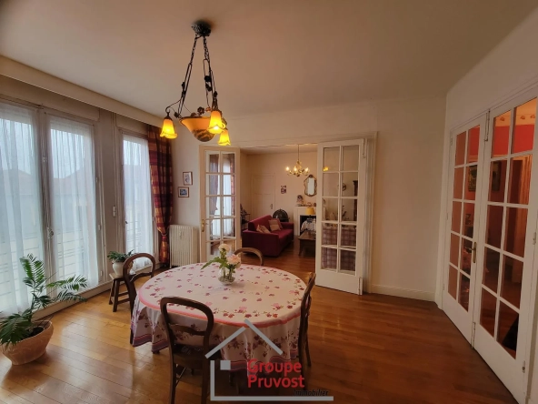 Appartement lumineux de 134 m² à Roanne avec garage et cave - Centre-ville