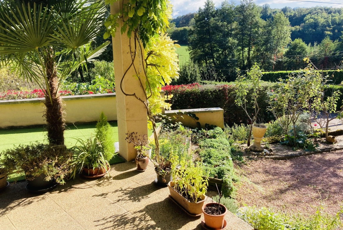 Maison de campagne à Chandon de 165 m² avec garage et terrasse, proche Lyon et Roanne 