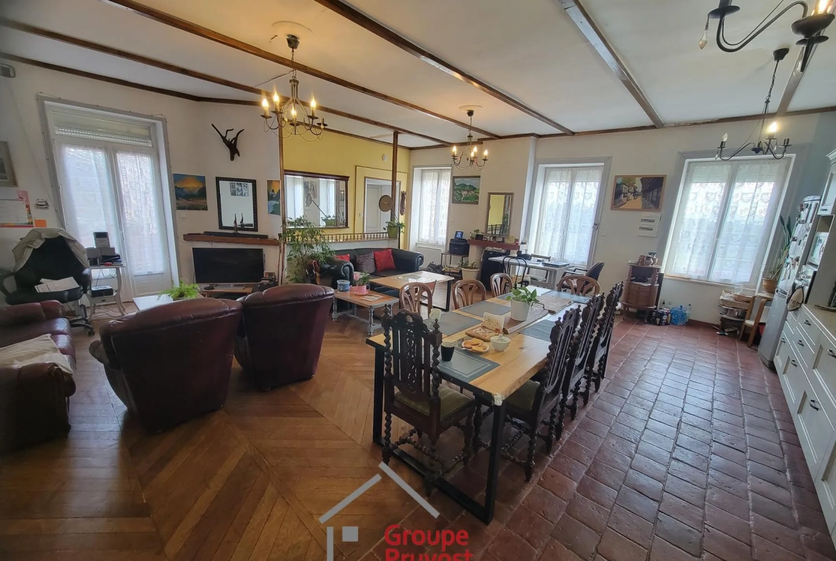 Belle maison de village avec grand potentiel à La Pacaudière (135 m²) 