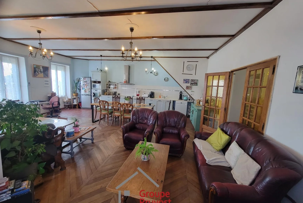 Belle maison de village avec grand potentiel à La Pacaudière (135 m²) 
