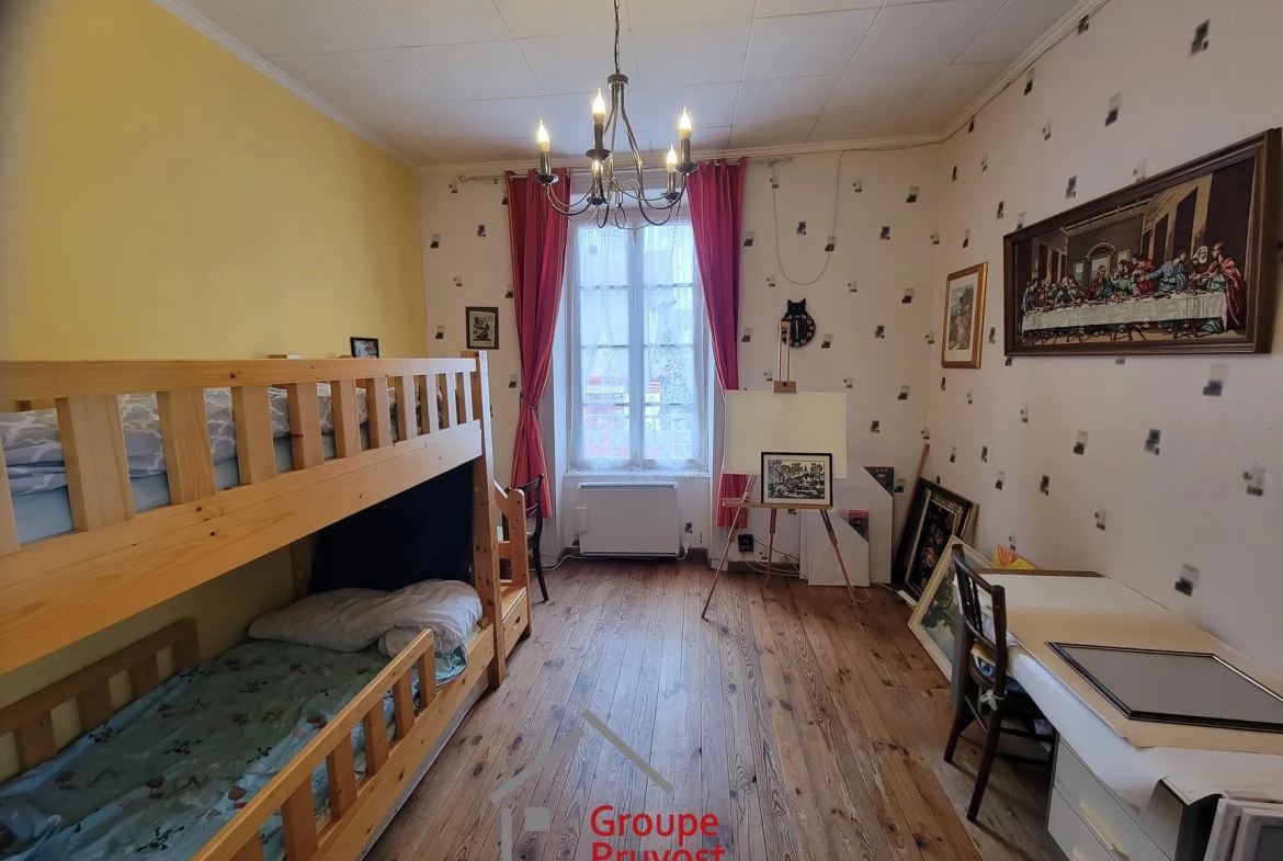 Belle maison de village avec grand potentiel à La Pacaudière (135 m²) 