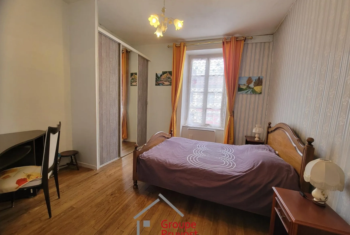 Belle maison de village avec grand potentiel à La Pacaudière (135 m²) 