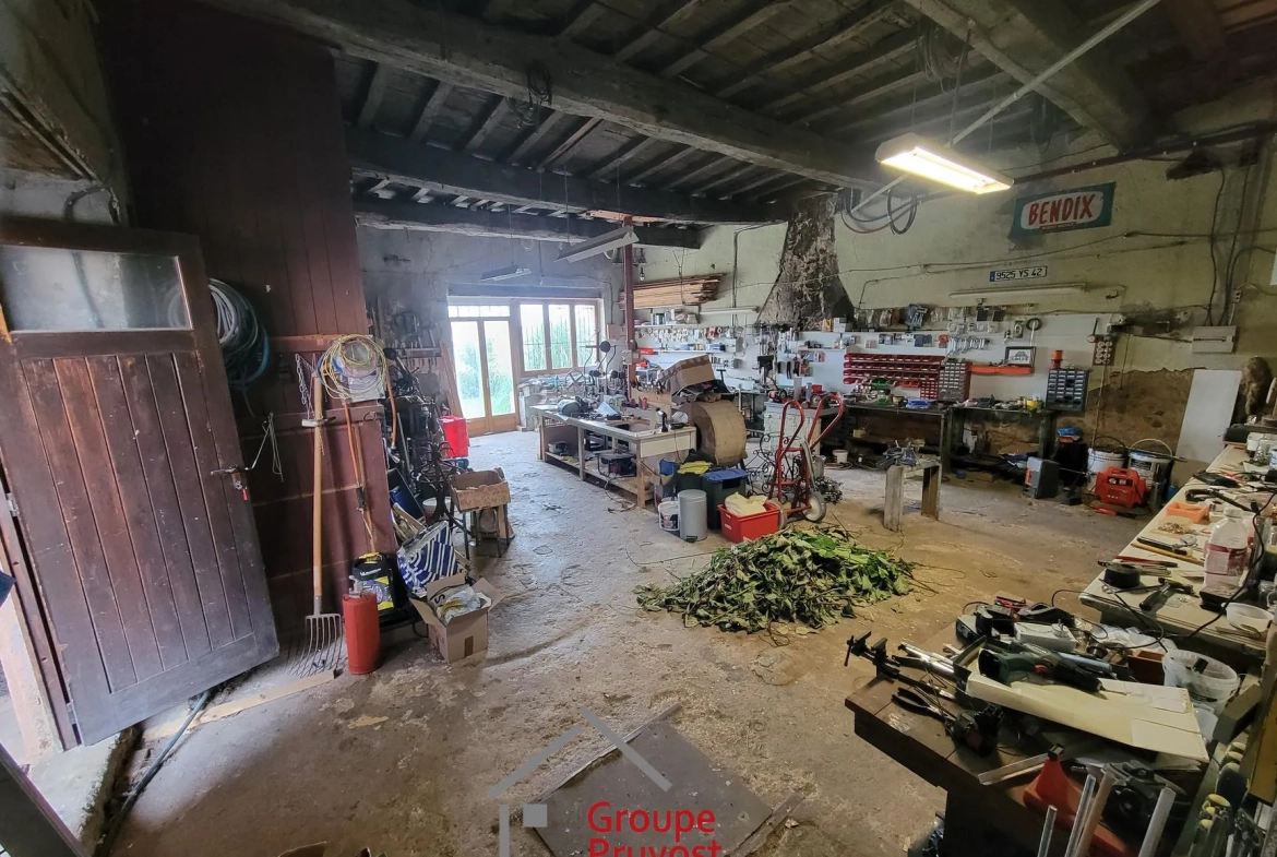 Belle maison de village avec grand potentiel à La Pacaudière (135 m²) 