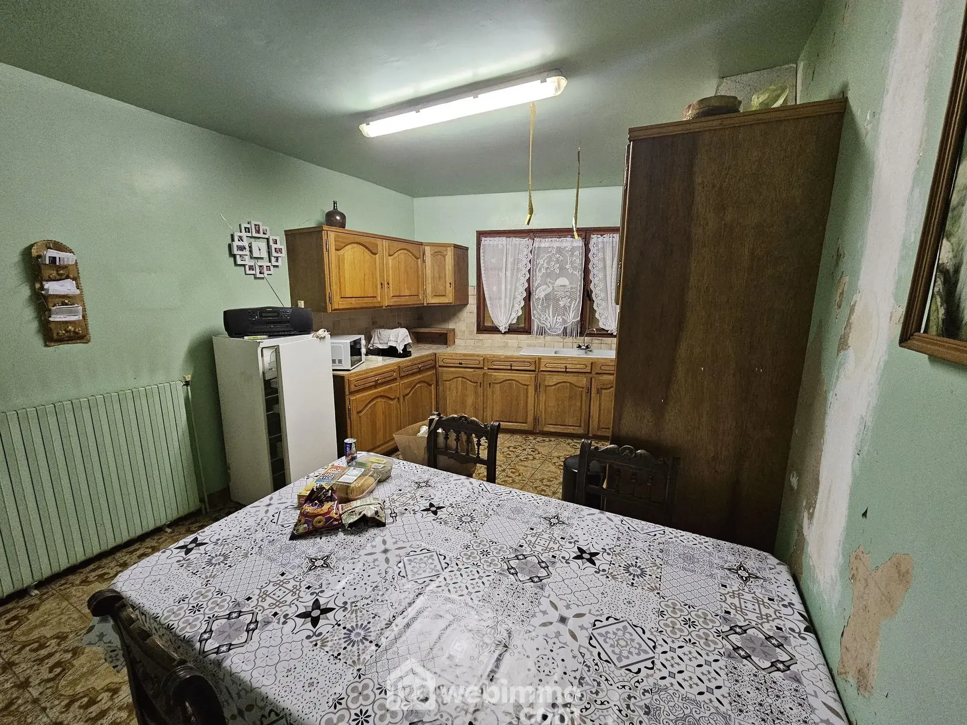 Longère en briques et ardoises avec 2 chambres, garage et véranda près de Noyon 