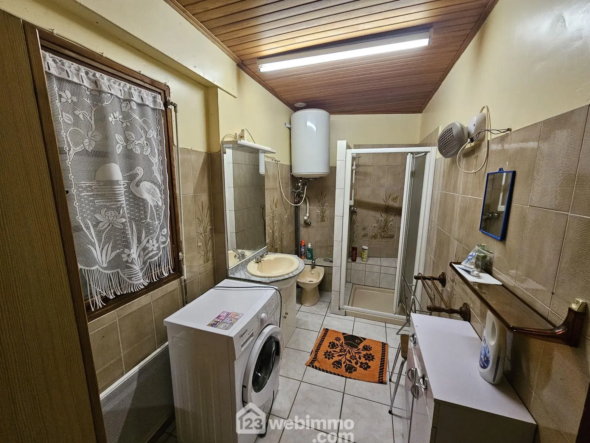 Longère en briques et ardoises avec 2 chambres, garage et véranda près de Noyon 