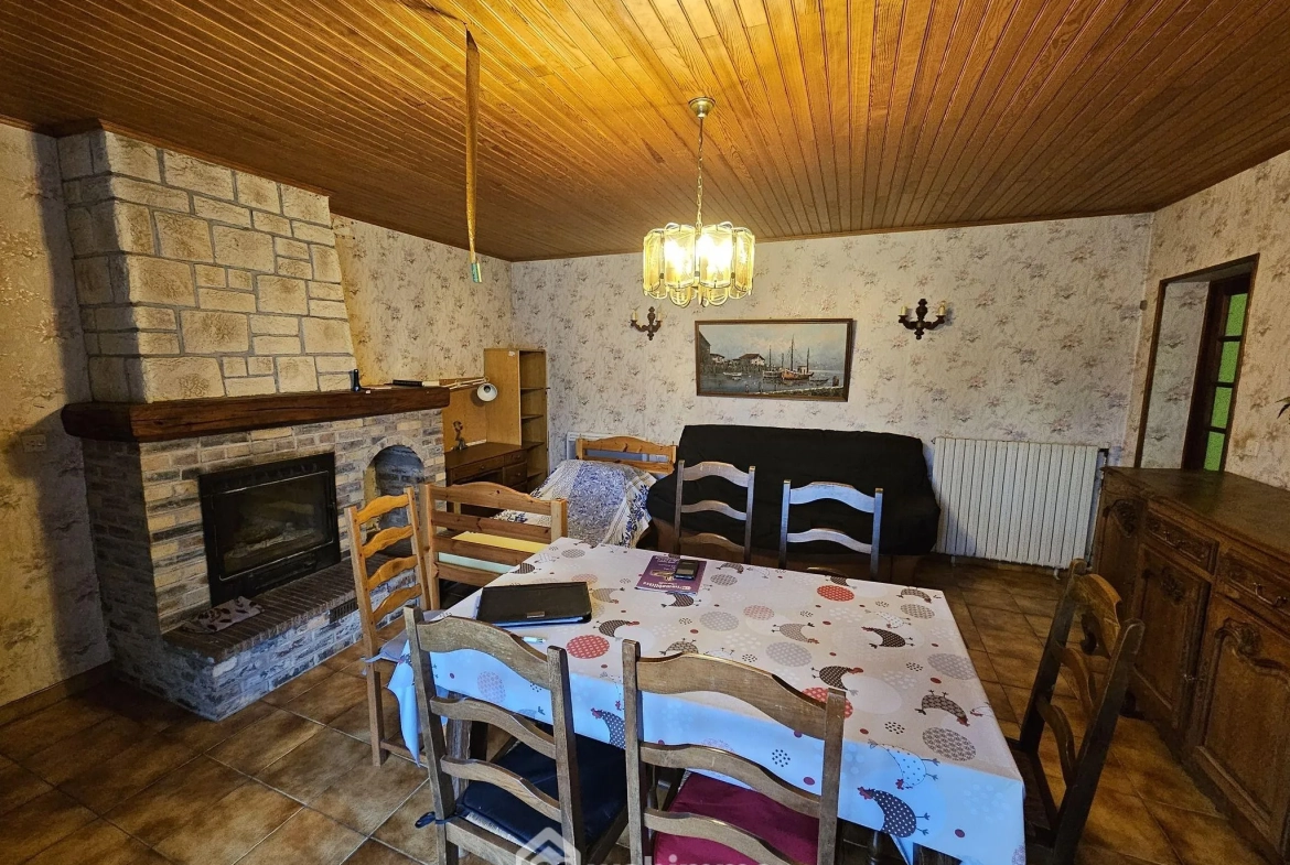 Longère en briques et ardoises avec 2 chambres, garage et véranda près de Noyon 