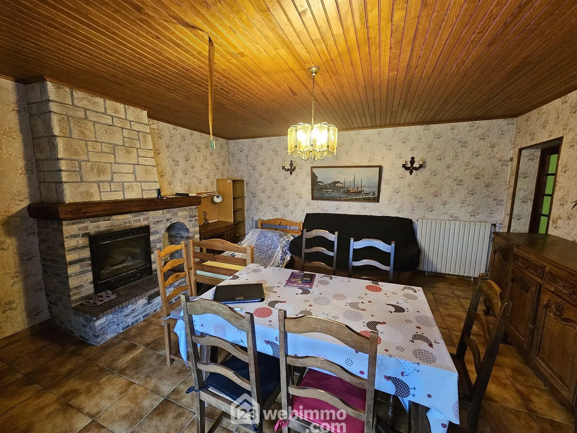 Longère en briques et ardoises avec 2 chambres, garage et véranda près de Noyon 