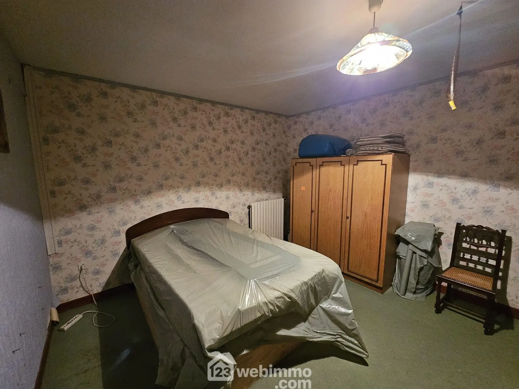 Longère en briques et ardoises avec 2 chambres, garage et véranda près de Noyon 