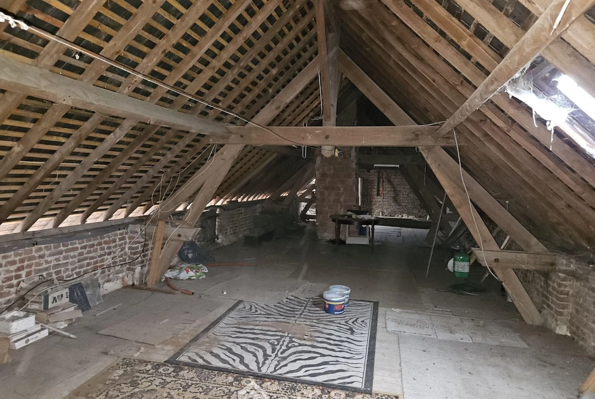 Longère en briques et ardoises avec 2 chambres, garage et véranda près de Noyon 