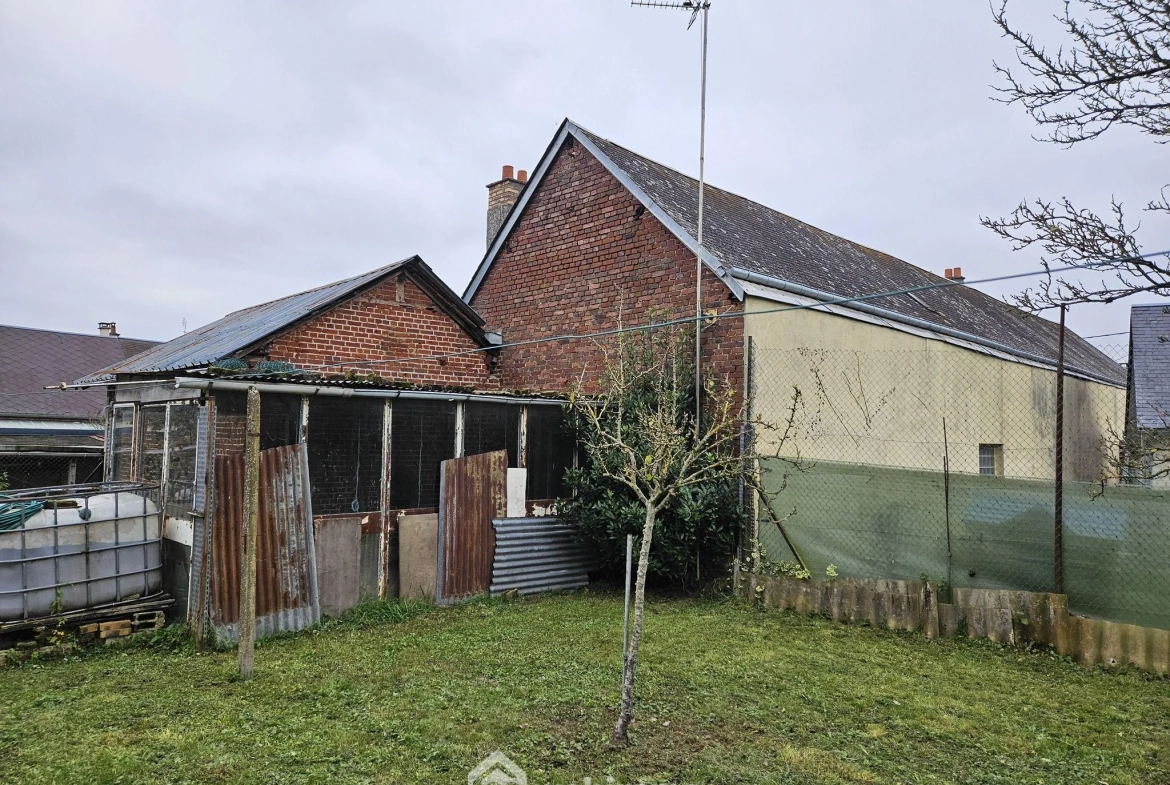 Longère en briques et ardoises avec 2 chambres, garage et véranda près de Noyon 