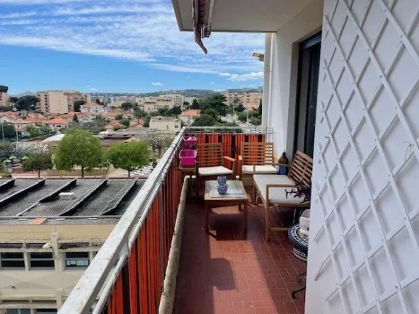Belle appartement 3 pièces avec vue mer et terrasse à Cagnes-sur-Mer