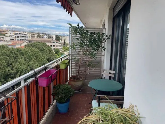 Belle appartement 3 pièces avec vue mer et terrasse à Cagnes-sur-Mer 