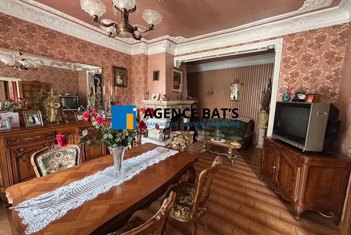 Maison à vendre en centre-ville d'Unieux avec garage, cheminée et revenu photovoltaïque 