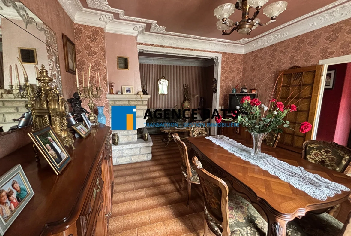 Maison à vendre en centre-ville d'Unieux avec garage, cheminée et revenu photovoltaïque 