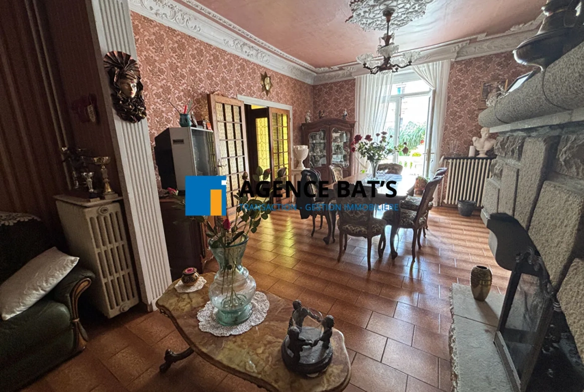 Maison à vendre en centre-ville d'Unieux avec garage, cheminée et revenu photovoltaïque 