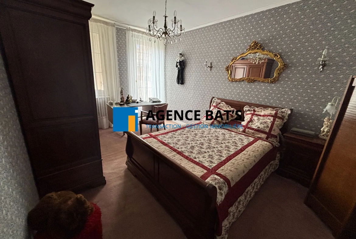 Maison à vendre en centre-ville d'Unieux avec garage, cheminée et revenu photovoltaïque 