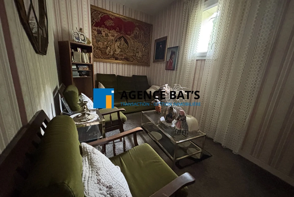 Maison à vendre en centre-ville d'Unieux avec garage, cheminée et revenu photovoltaïque 