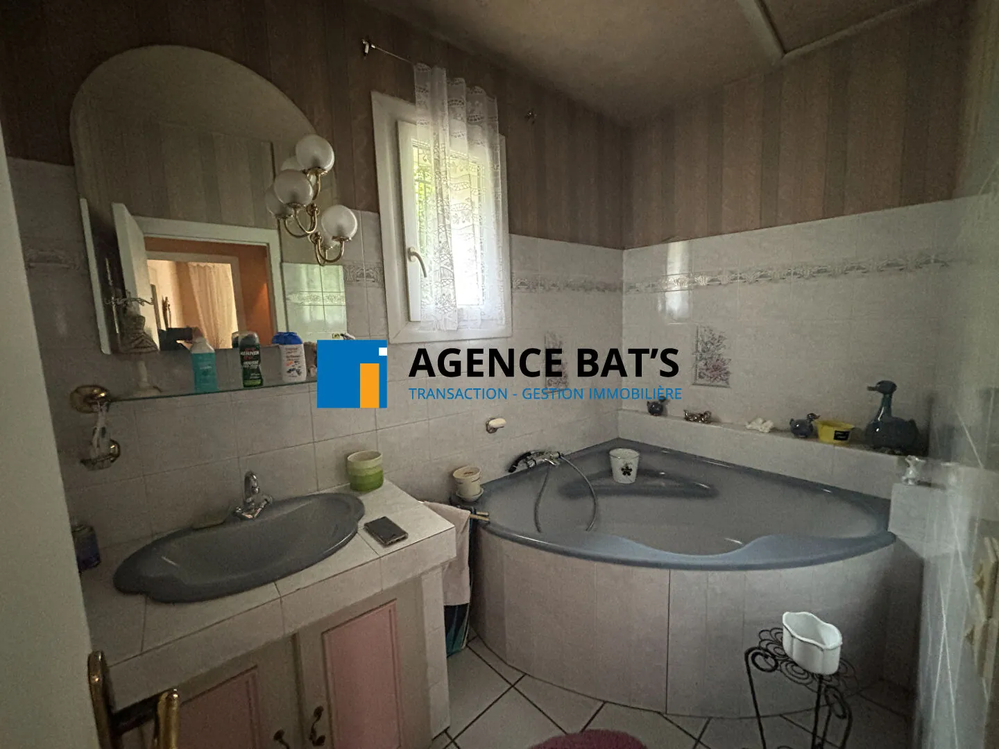 Maison à vendre en centre-ville d'Unieux avec garage, cheminée et revenu photovoltaïque 